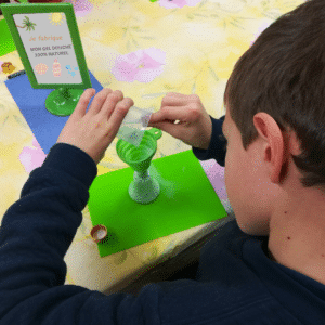 Create your organic cosmetics (7-10 y.o.) AM